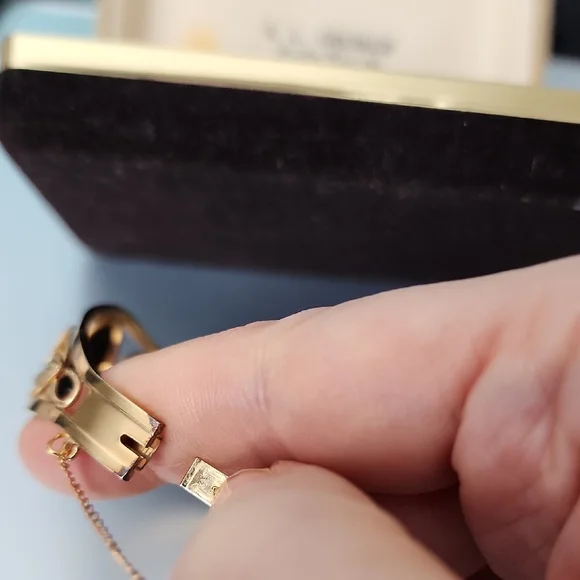 Vintage Gold and Black Bracelet - Picture 10 of 16